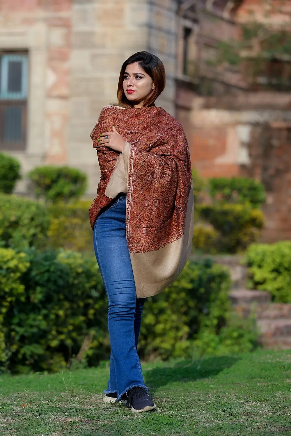 Charismatic Beige Colour Embroidered Sozni Shawl Enriched With Beautiful Jaal Pattern Having Paisley And Border