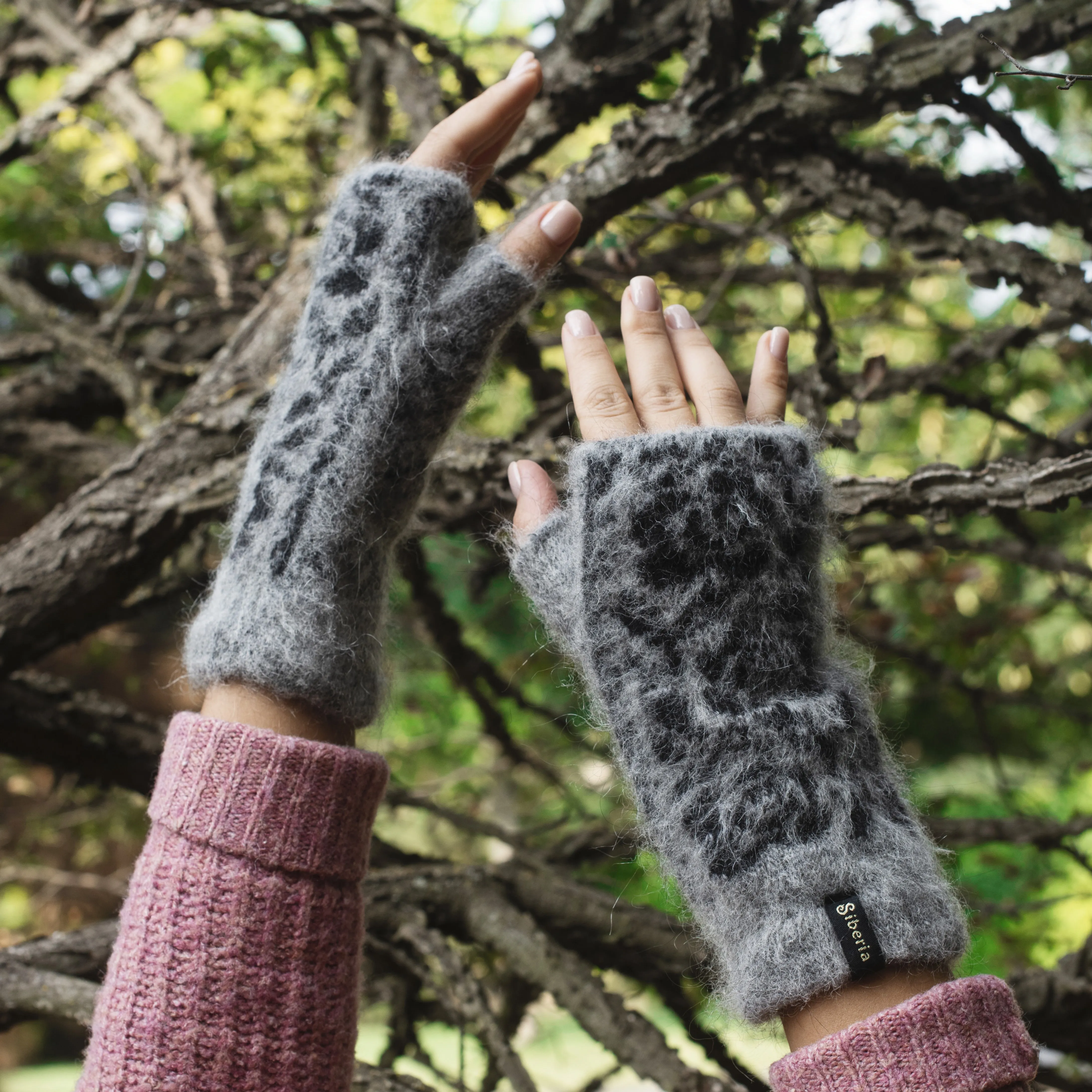 Women's Midnight Bloom Goat Wool Fingerless Gloves